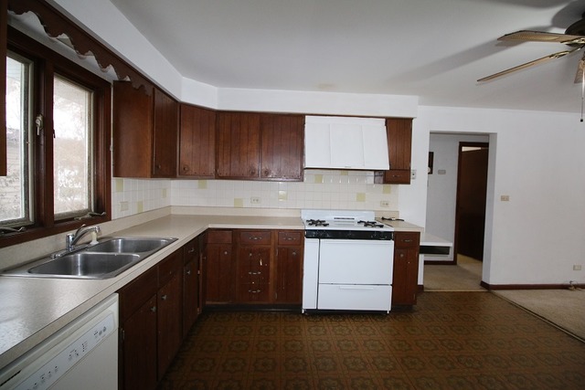 800 Goethe St, Elgin, IL 60123 photo 5