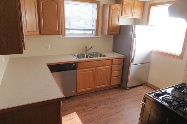 329 Slade Ave, Elgin, IL 60120 photo 5