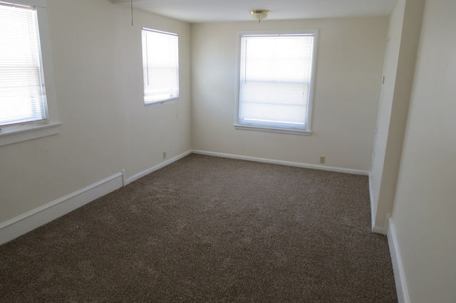 329 Slade Ave, Elgin, IL 60120 photo 10