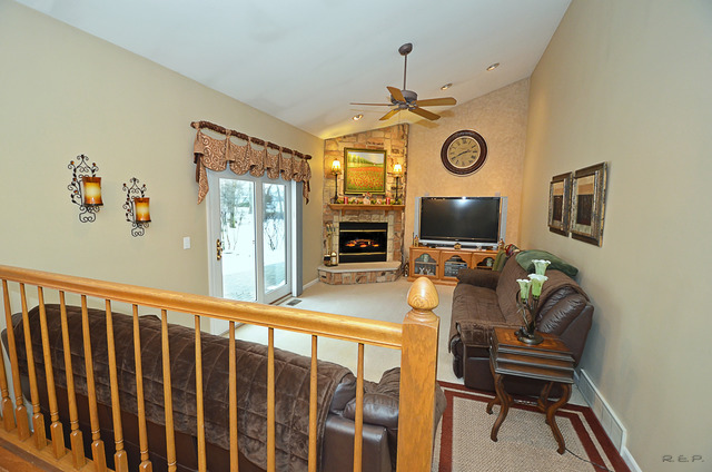 723 Red Bud Ct, Bartlett, IL 60103 photo 9