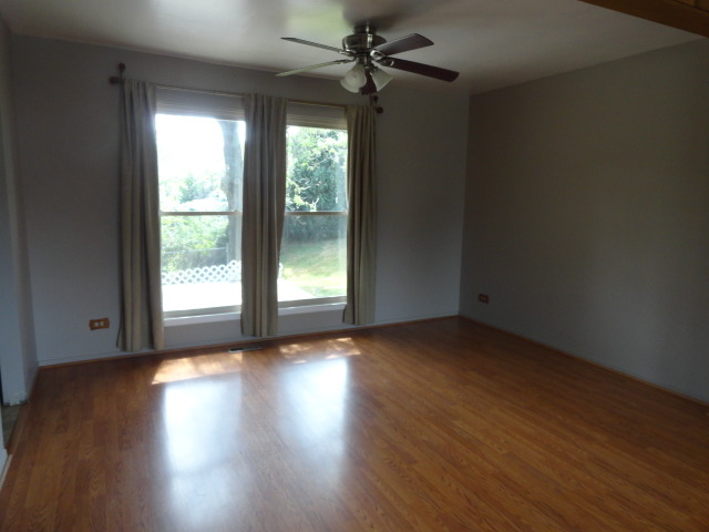 1514 Brookside Dr, Hoffman Estates, IL 60169 photo 4