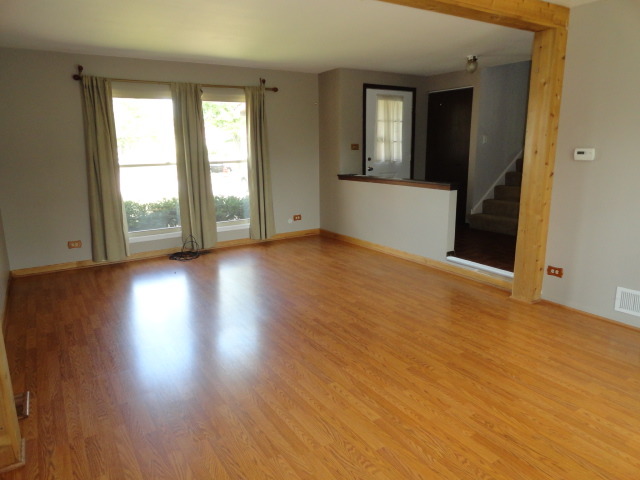 1514 Brookside Dr, Hoffman Estates, IL 60169 photo 3