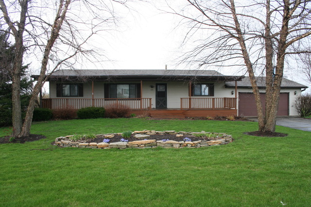 391 Erickson Gate Dr, Lee, IL 60530 photo 1