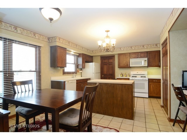 5504 Arrowwood Ln, Rolling Meadows, IL 60008 photo 8