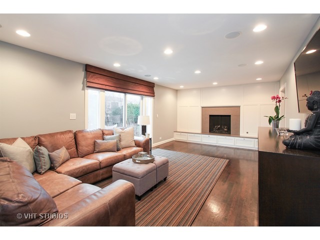 934 Sutton Dr, Northbrook, IL 60062 photo 4