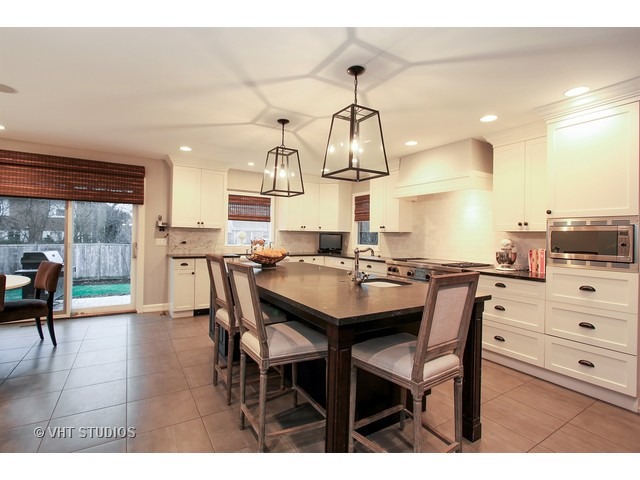 934 Sutton Dr, Northbrook, IL 60062 photo 5