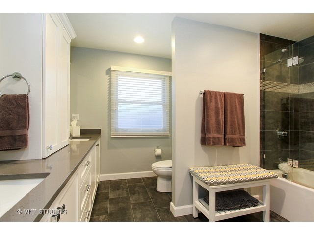 934 Sutton Dr, Northbrook, IL 60062 photo 12