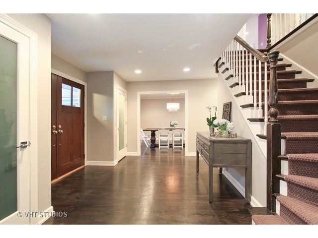 934 Sutton Dr, Northbrook, IL 60062 photo 2