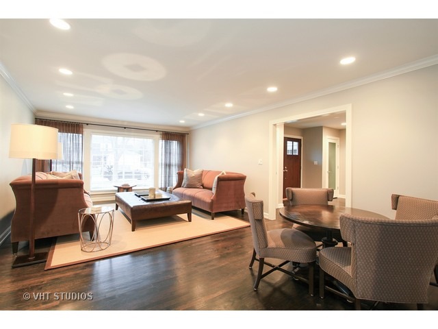 934 Sutton Dr, Northbrook, IL 60062 photo 3