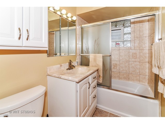7247 Thomas Ave, Bridgeview, IL 60455 photo 9