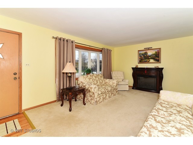 7247 Thomas Ave, Bridgeview, IL 60455 photo 2