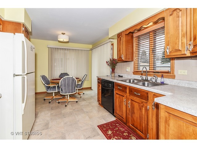 7247 Thomas Ave, Bridgeview, IL 60455 photo 4