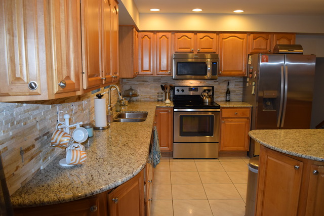 830 Charleston Ln, Hoffman Estates, IL 60192 photo 4
