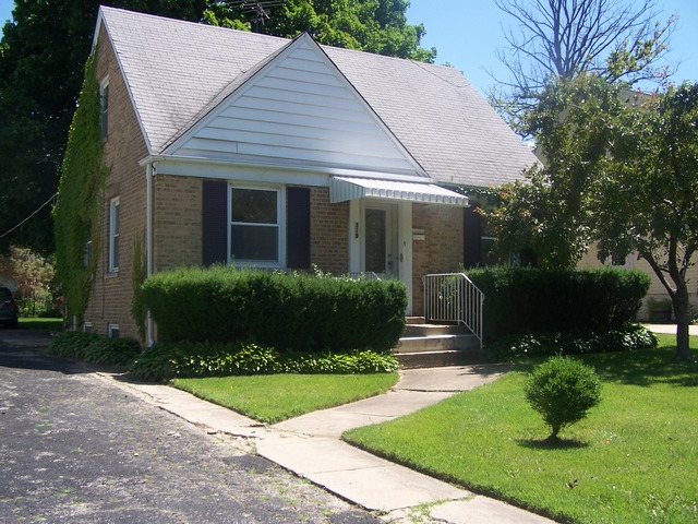 319 S Wolf Rd, Des Plaines, IL 60016 photo 1