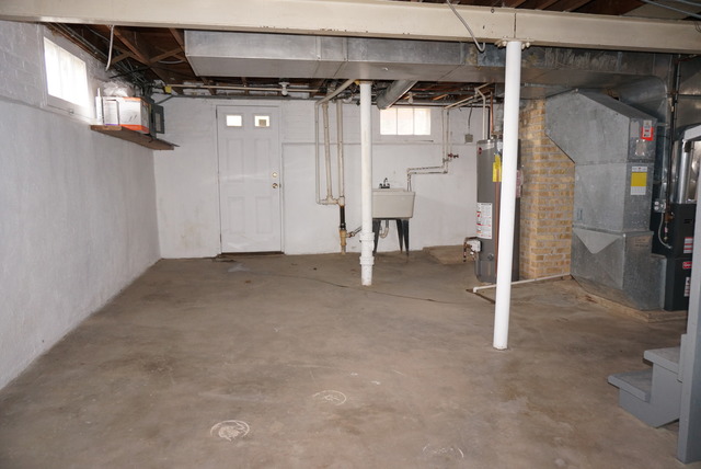 319 S Wolf Rd, Des Plaines, IL 60016 photo 21
