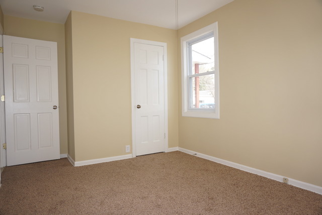 319 S Wolf Rd, Des Plaines, IL 60016 photo 13