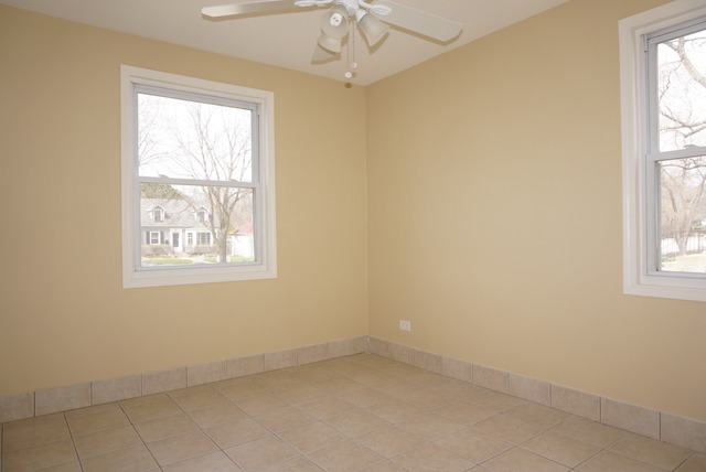 319 S Wolf Rd, Des Plaines, IL 60016 photo 3