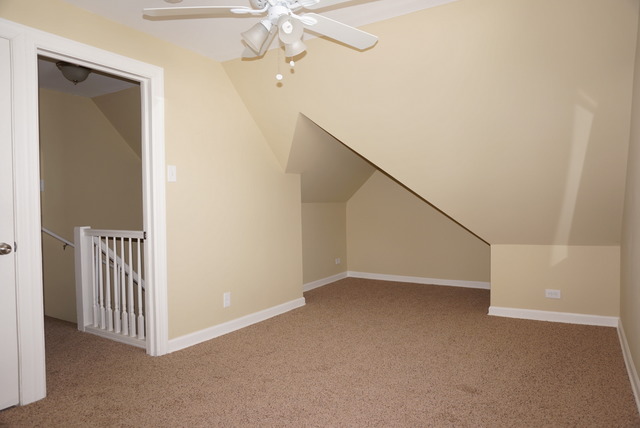319 S Wolf Rd, Des Plaines, IL 60016 photo 19