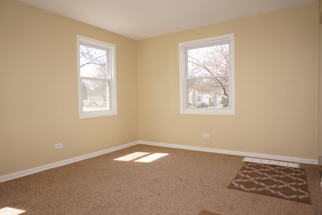 319 S Wolf Rd, Des Plaines, IL 60016 photo 12