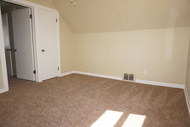 319 S Wolf Rd, Des Plaines, IL 60016 photo 18