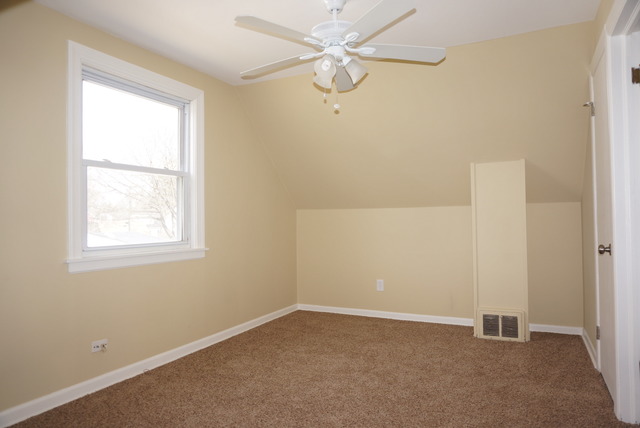319 S Wolf Rd, Des Plaines, IL 60016 photo 20