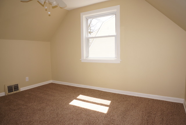 319 S Wolf Rd, Des Plaines, IL 60016 photo 17