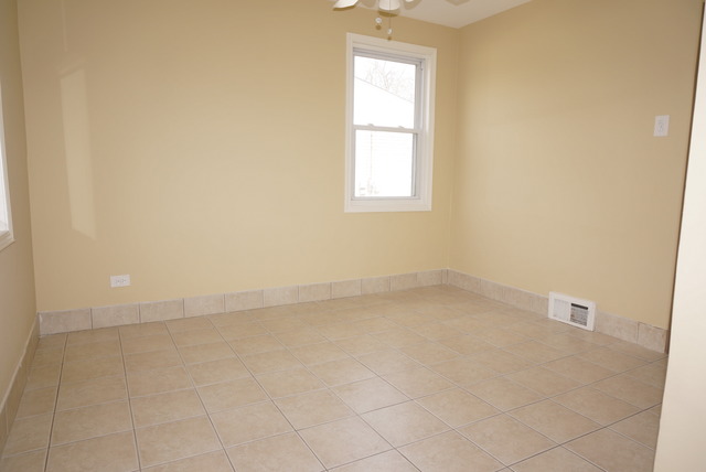 319 S Wolf Rd, Des Plaines, IL 60016 photo 2