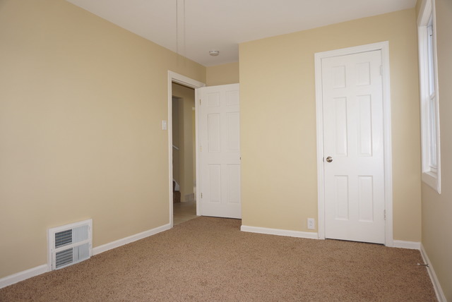 319 S Wolf Rd, Des Plaines, IL 60016 photo 14