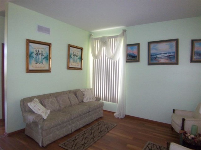 1609 Logan Ridge Dr, Plainfield, IL 60586 photo 2