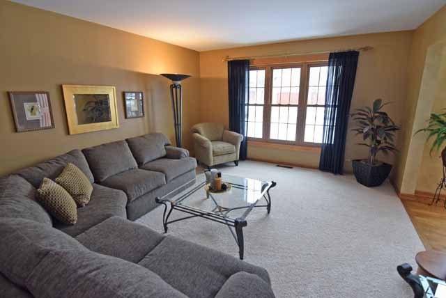 2110 Carlisle St, Algonquin, IL 60102 photo 4