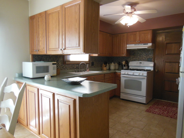 2418 Becker Dr, Peru, IL 61354 photo 3