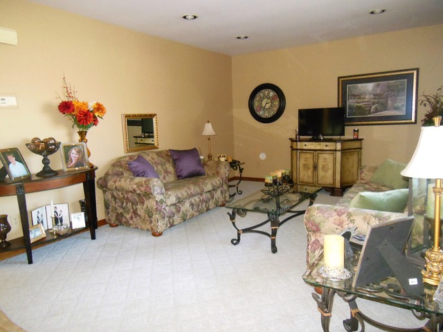 2418 Becker Dr, Peru, IL 61354 photo 2