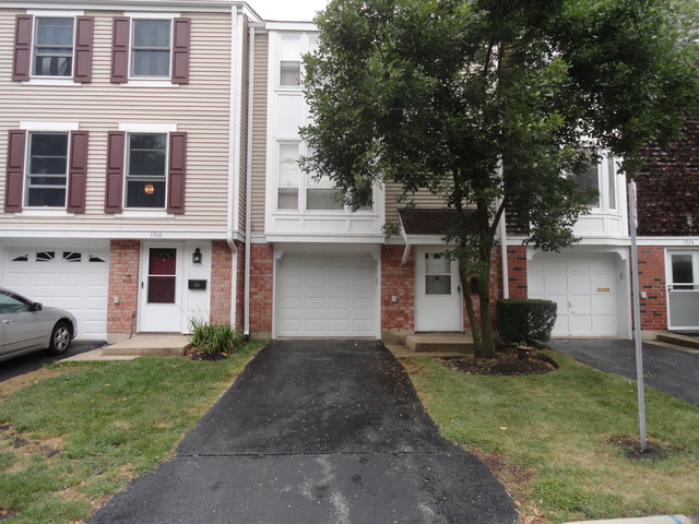 1920 Whitingham Ln, Hoffman Estates, IL 60169 photo 1