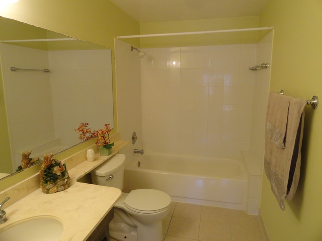 1920 Whitingham Ln, Hoffman Estates, IL 60169 photo 9