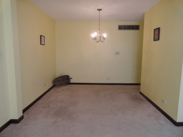 1920 Whitingham Ln, Hoffman Estates, IL 60169 photo 3