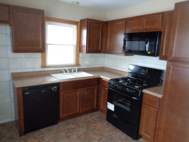 13 Mohawk Dr, Thornton, IL 60476 photo 3