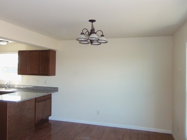 223 Arrowhead Dr, Minooka, IL 60447 photo 3