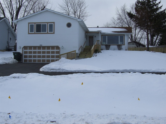 204 Hickory Dr, Lindenhurst, IL 60046 photo 2