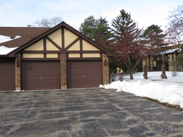 1776 Gloucester Ct #D, Wheaton, IL 60189 photo 2