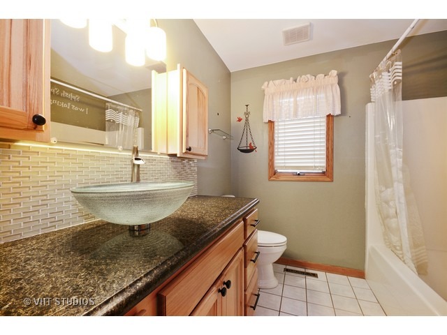 208 Tiverton Rd, Kankakee, IL 60901 photo 10