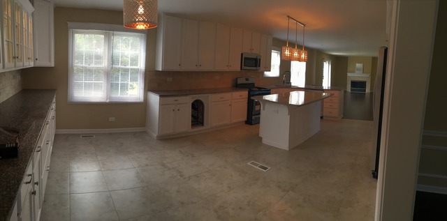 2888 Sarah Ct, Elgin, IL 60124 photo 4