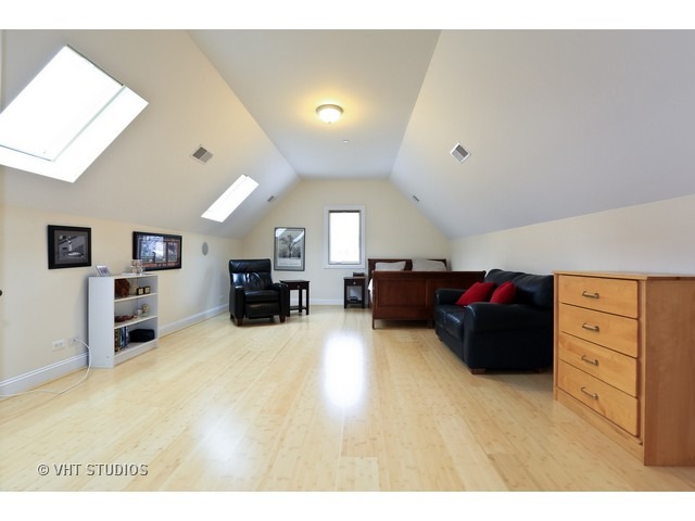 1649 Greenleaf Ave, Des Plaines, IL 60018 photo 14