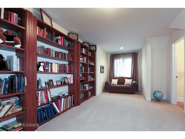 1649 Greenleaf Ave, Des Plaines, IL 60018 photo 8