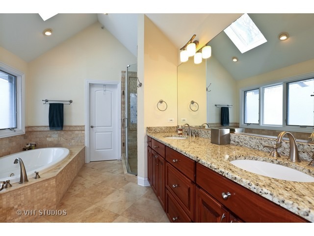 1649 Greenleaf Ave, Des Plaines, IL 60018 photo 10