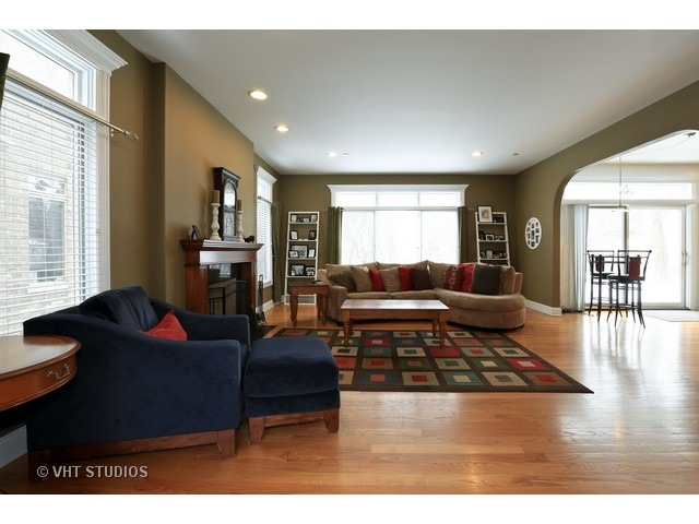 1649 Greenleaf Ave, Des Plaines, IL 60018 photo 3