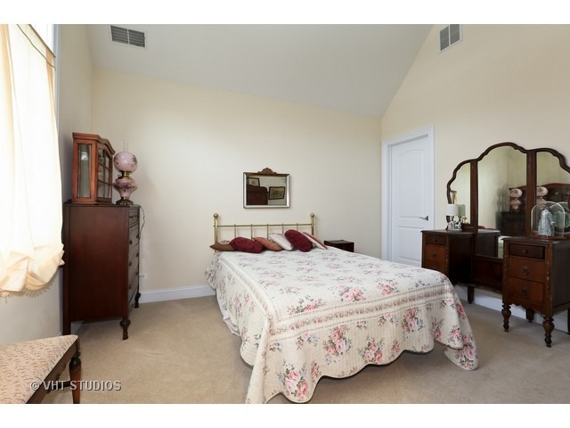 1649 Greenleaf Ave, Des Plaines, IL 60018 photo 13