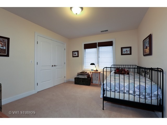 1649 Greenleaf Ave, Des Plaines, IL 60018 photo 11