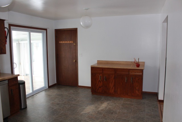 1356 Pappas Dr, Elgin, IL 60123 photo 3