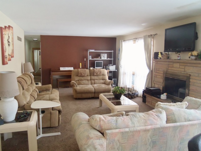 823 Scott Dr, Elgin, IL 60123 photo 4