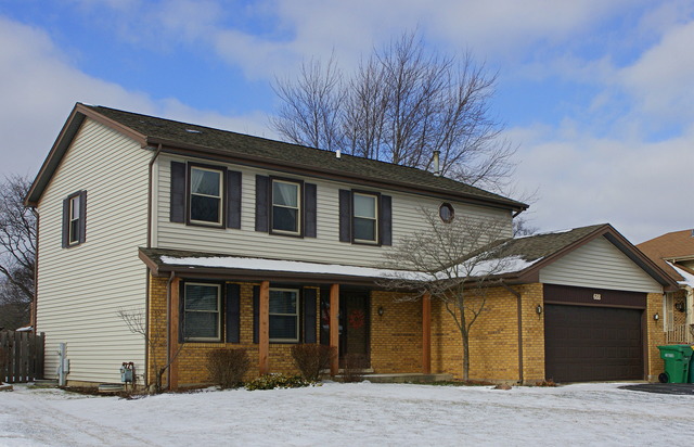 688 Cherrywood Dr, Wheeling, IL 60090 photo 1